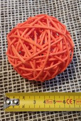 Dekoracyjna kula rattanowa średnica 7 cm kolor pomarańczowy